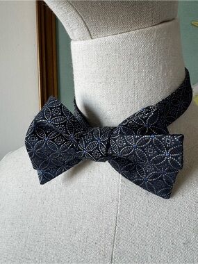 Classic Navy Geometric Bow Tie - size adjustable